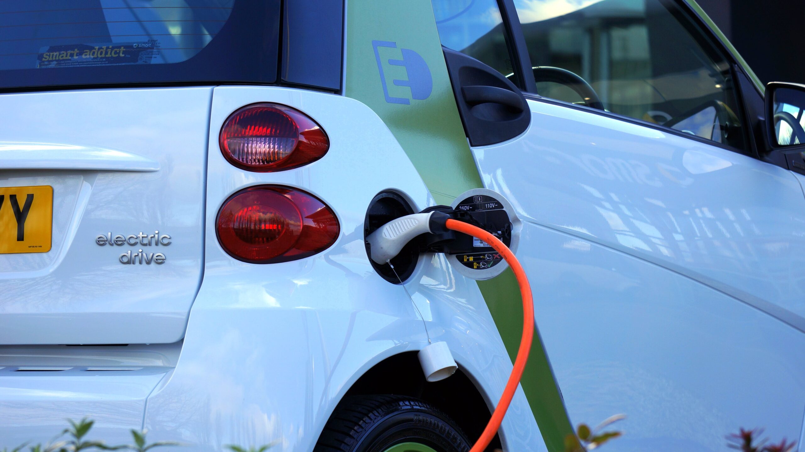 Unveiling the Cutting-Edge Innovations Shaping the Electrical Industry in the UK Image
